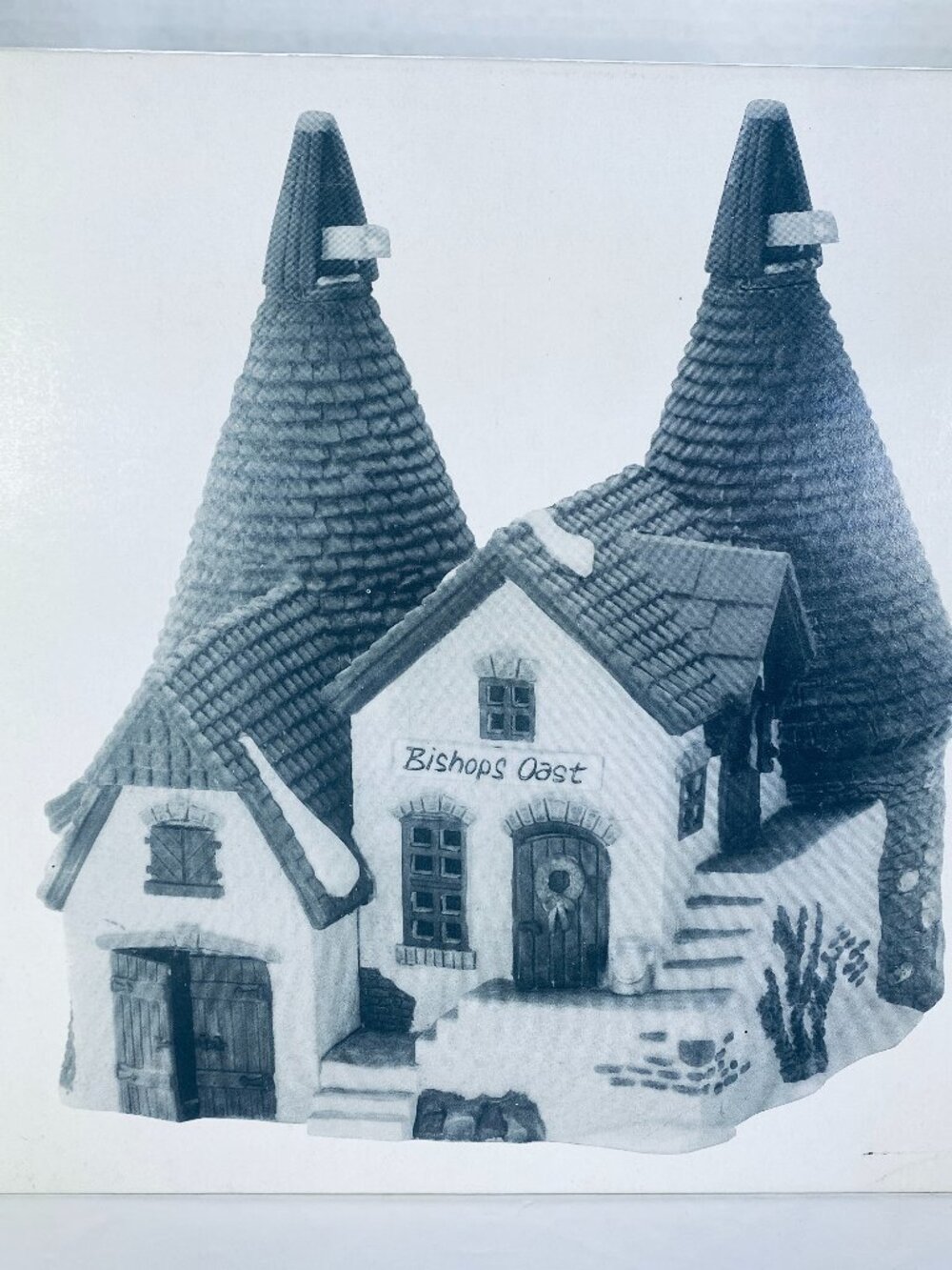VNTG Dept 56 Bishops Oast House 1990 Dickens Village Retired #55670, Light, Box